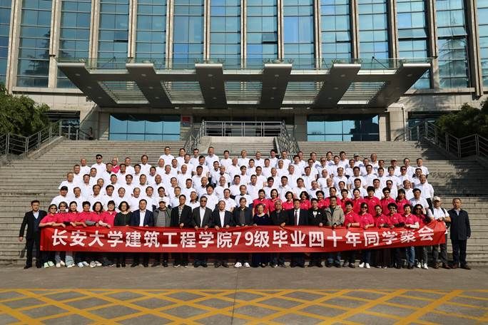图书馆前合影 图书馆前合影